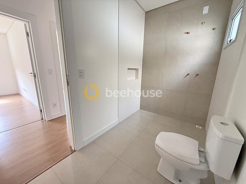 Sobrado em Localização Privilegiada – Conforto, Espaço e Sofisticação — foto 10