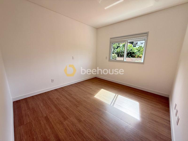 Sobrado em Localização Privilegiada – Conforto, Espaço e Sofisticação — foto 11