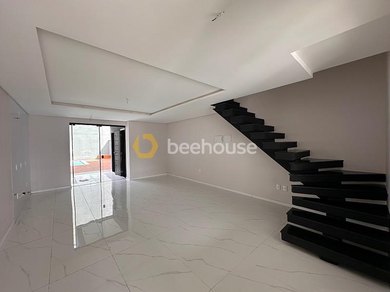 Sobrado novo � venda no bairro Sagua�u - Joinville/SC 1