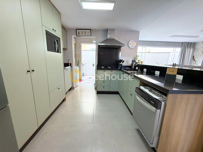 Belissimo Sobrado composto por uma suíte mais 2 dormitórios — foto 16