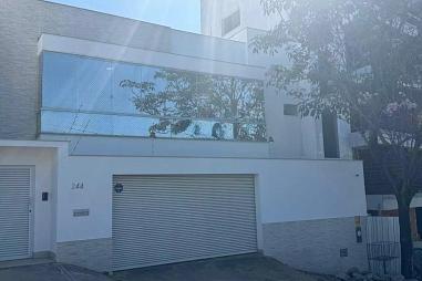 Casa ampla com 5 quartos na Fazenda Vitali