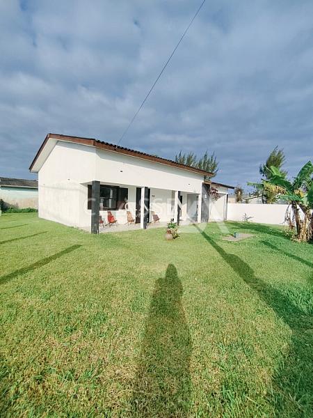 Casa de esquina no centro de Arroio do Sal — foto 2