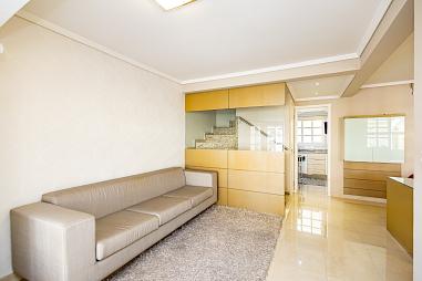 Sobrado à venda em condomínio fechado no bairro Guabirotuba em Curitiba.