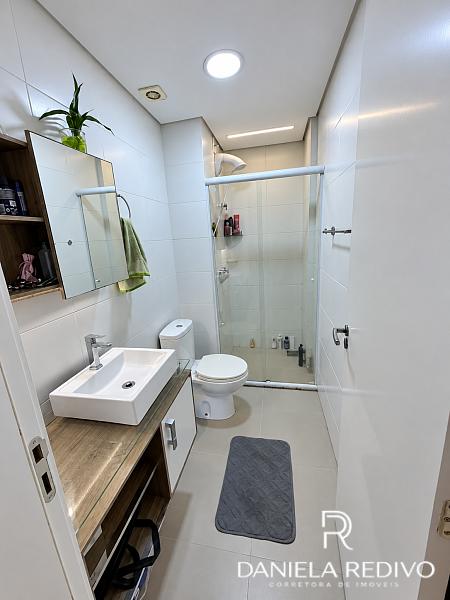 Apartamento em 2 Dormit�rios com Su�te, em S�o Jos�, Sc 12