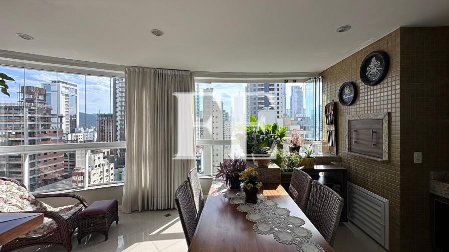 OPORTUNIDADE A VENDA FACE NORTE COM 2 SUÍTES EM BALNÉARIO CAMBORIÚ — foto 3