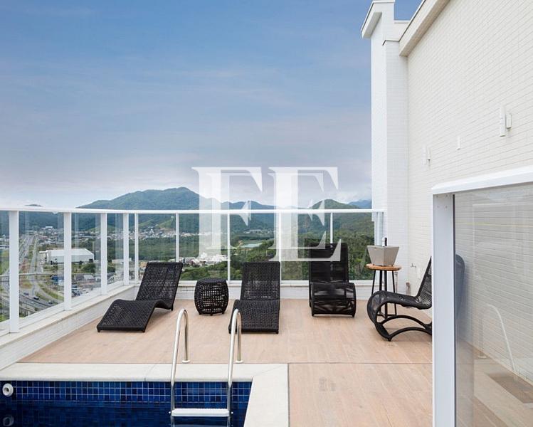 COBERTURA MOBILIADA E DECORADA A VENDA NO EDIFICIO MIRANTE DAS AGUAS NA BARRA SUL BALNEÁRIO CAMBORIÚ COM PISCINA PRIVATIVA E LAZER COMPLETO — foto 2