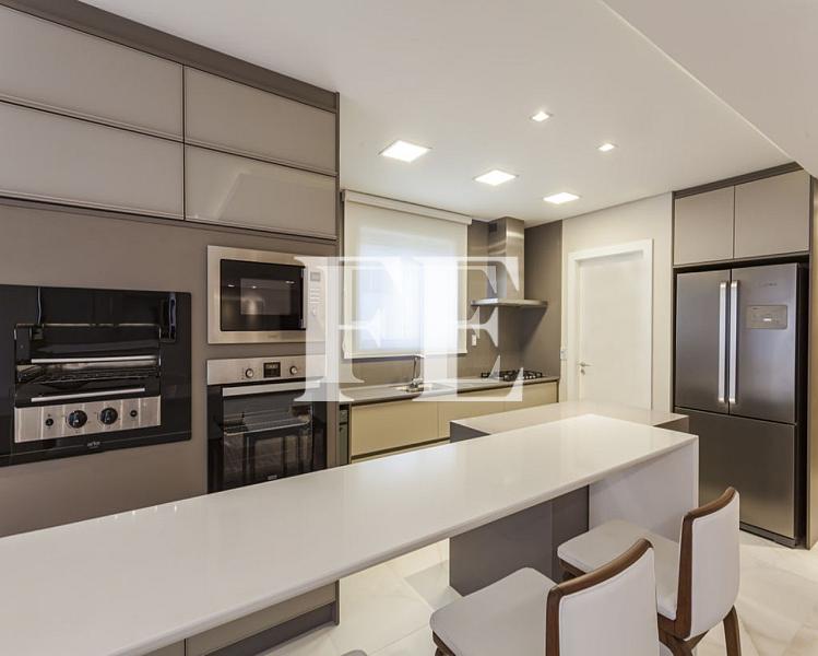 APARTAMENTO A VENDA NO EDIFICIO OCEAN BREEZE NO CENTRO DE BALNEÁRIO CAMBORIÚ MOBILIADO DECORADO E EQUIPADO COM LAZER COMPLETO — foto 5