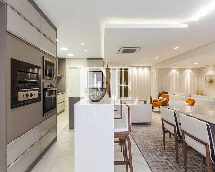 APARTAMENTO A VENDA NO EDIFICIO OCEAN BREEZE NO CENTRO DE BALNEÁRIO CAMBORIÚ MOBILIADO DECORADO E EQUIPADO COM LAZER COMPLETO — foto 6