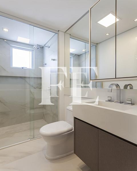 APARTAMENTO A VENDA NO EDIFICIO OCEAN BREEZE NO CENTRO DE BALNEÁRIO CAMBORIÚ MOBILIADO DECORADO E EQUIPADO COM LAZER COMPLETO — foto 17