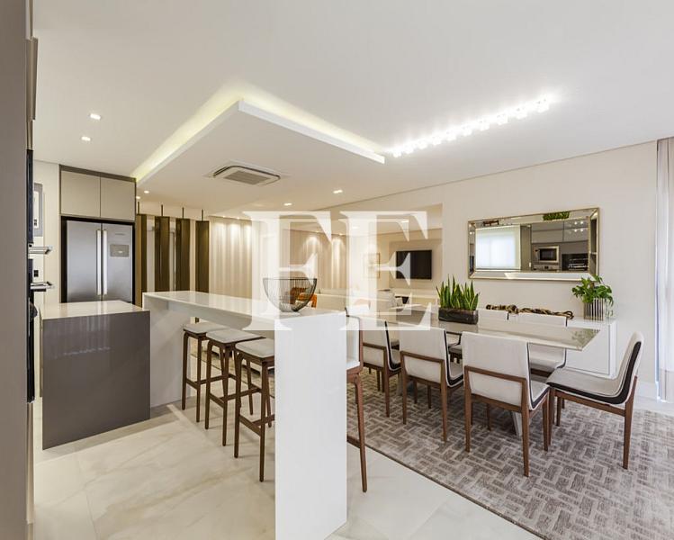 APARTAMENTO A VENDA NO EDIFICIO OCEAN BREEZE NO CENTRO DE BALNEÁRIO CAMBORIÚ MOBILIADO DECORADO E EQUIPADO COM LAZER COMPLETO — foto 2