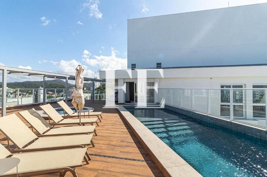 APARTAMENTO À VENDA NA PRAIA BRAVA NO EDIFÍCIO BRAVA ARTS 03 SUÍTES MOBILIADO — foto 2