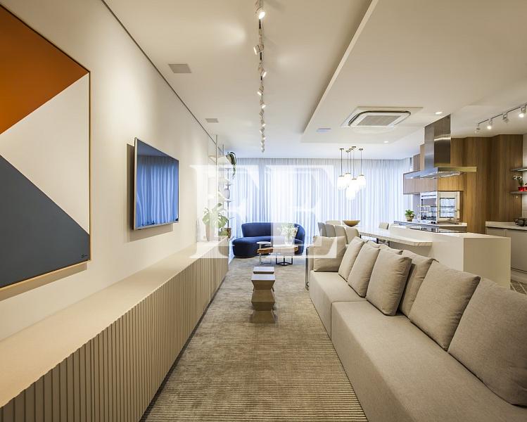 APARTAMENTO A VENDA NO EDIFICO OCEAN BREEZE FINAMENTE MOBILIADO SENDO 1 APARTAMENTO POR ANDAR COM VISTA MAR — foto 2