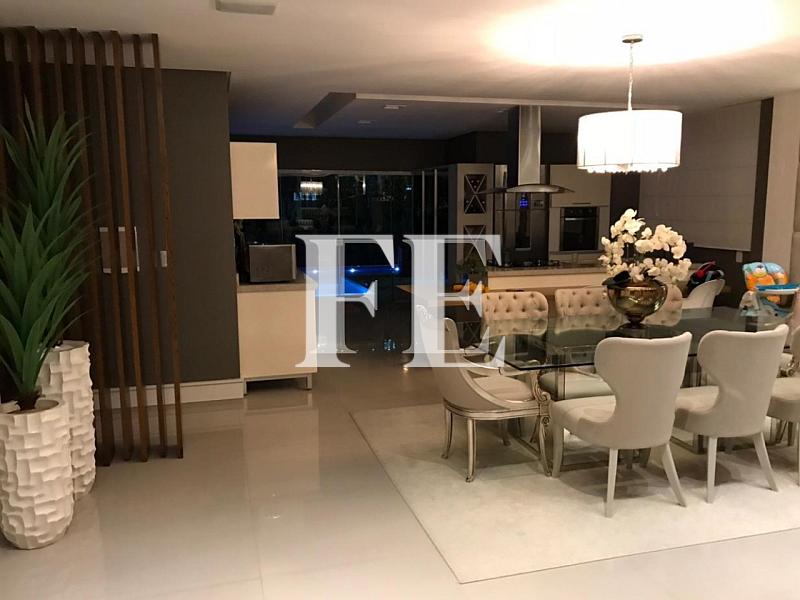 CASA LUXUOSA ESTILO NEOCLÁSSICO LOCALIZADA NO CONDOMÍNIO FECHADO PRAIA BRAVA HORIZONTAL — foto 11