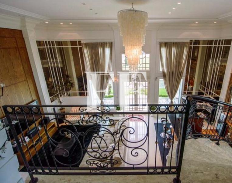 CASA LUXUOSA ESTILO NEOCLÁSSICO LOCALIZADA NO CONDOMÍNIO FECHADO PRAIA BRAVA HORIZONTAL — foto 3