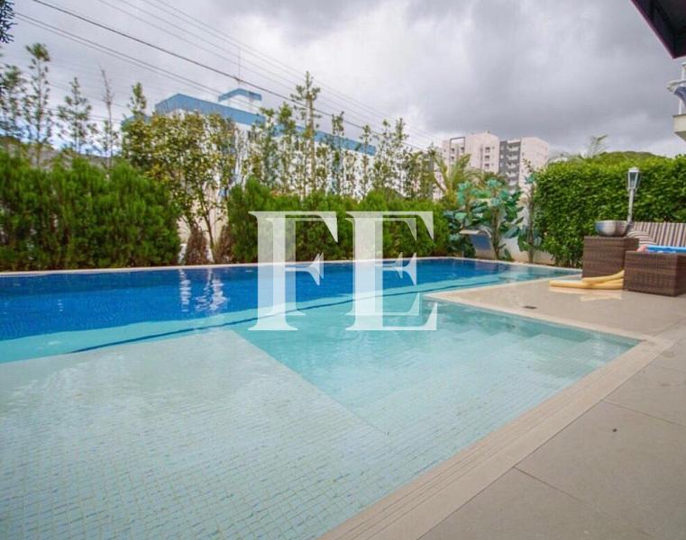 CASA LUXUOSA ESTILO NEOCLÁSSICO LOCALIZADA NO CONDOMÍNIO FECHADO PRAIA BRAVA HORIZONTAL — foto 13