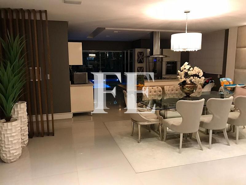 CASA LUXUOSA ESTILO NEOCLÁSSICO LOCALIZADA NO CONDOMÍNIO FECHADO PRAIA BRAVA HORIZONTAL — foto 22