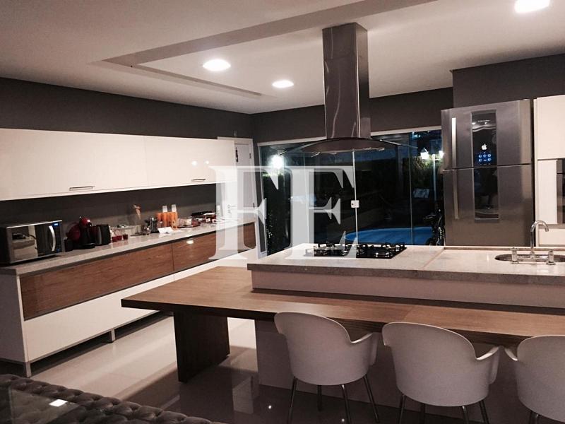 CASA LUXUOSA ESTILO NEOCLÁSSICO LOCALIZADA NO CONDOMÍNIO FECHADO PRAIA BRAVA HORIZONTAL — foto 12
