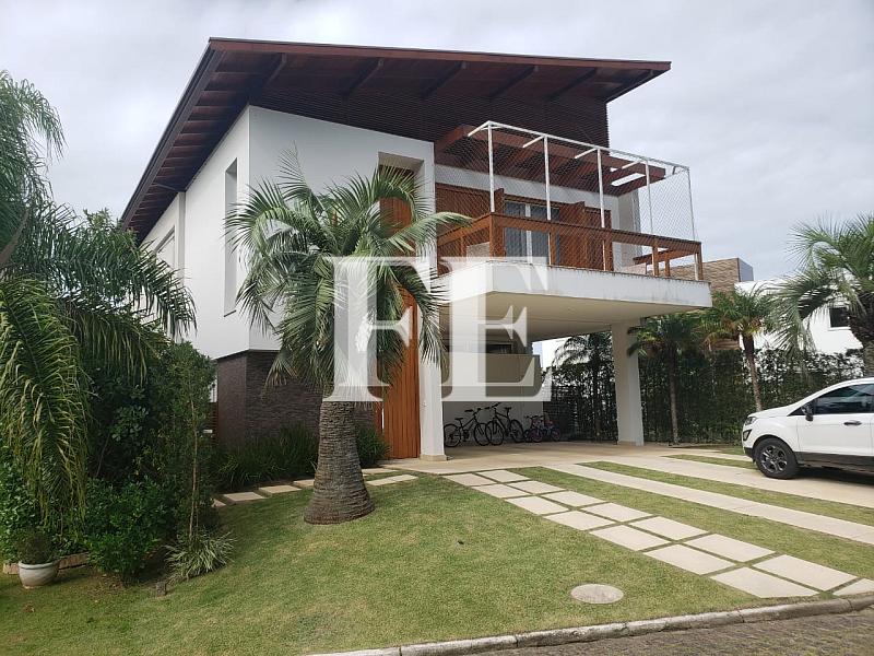 CASA MODERNA A VENDA - 3 SUÍTES COM CLOSET - PISCINA E ÁREA GOURMET - 4 VAGAS - CONDOMINIO FECHADO - PRAIA BRAVA ITAJAÍ — foto 2