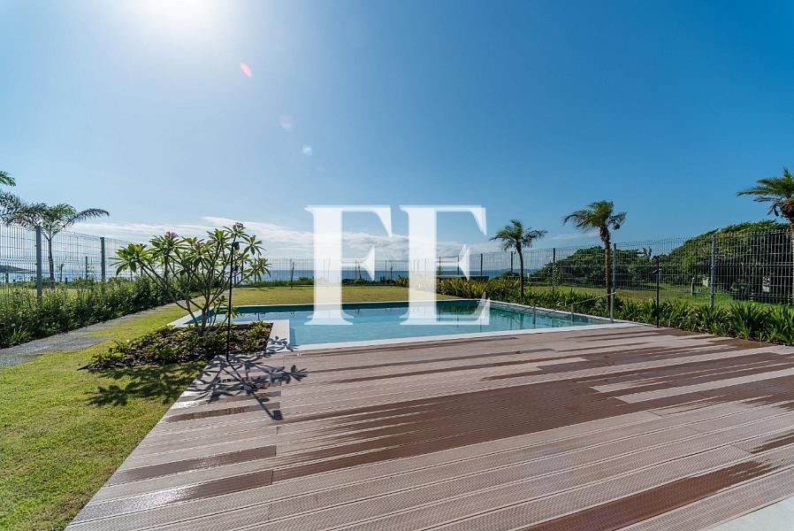 DE FRENTE PRO MAR NA PRAIA DO ESTALEIRO MOBILIADA E DECORADA COM 5 QUARTOS E PISCINA TERRENO COM 1385M² — foto 3