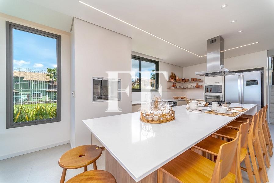 DE FRENTE PRO MAR NA PRAIA DO ESTALEIRO MOBILIADA E DECORADA COM 5 QUARTOS E PISCINA TERRENO COM 1385M² — foto 10