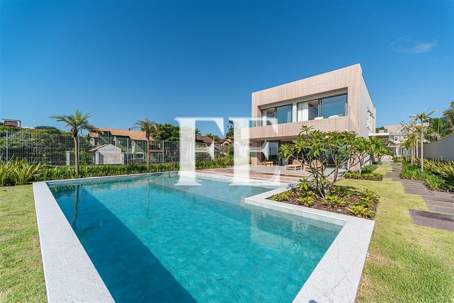 DE FRENTE PRO MAR NA PRAIA DO ESTALEIRO MOBILIADA E DECORADA COM 5 QUARTOS E PISCINA TERRENO COM 1385M² — foto 2