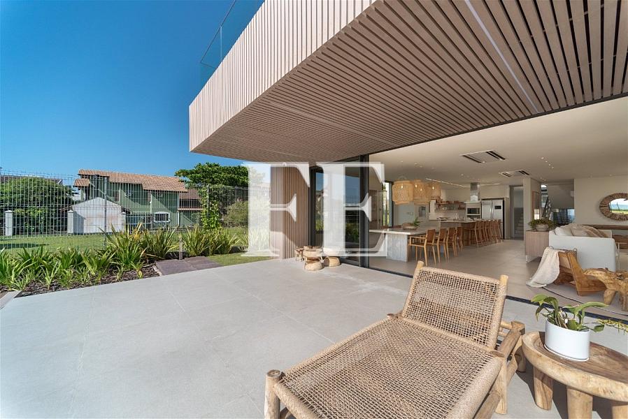 DE FRENTE PRO MAR NA PRAIA DO ESTALEIRO MOBILIADA E DECORADA COM 5 QUARTOS E PISCINA TERRENO COM 1385M² — foto 17