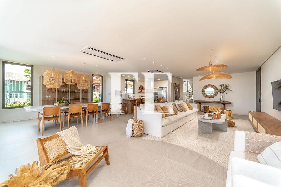 DE FRENTE PRO MAR NA PRAIA DO ESTALEIRO MOBILIADA E DECORADA COM 5 QUARTOS E PISCINA TERRENO COM 1385M² — foto 5