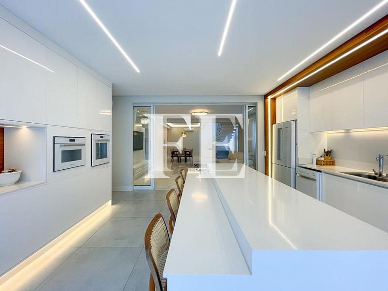 CASA A VENDA NO CONDOMINIO DO GOLF A POUCOS MINUTOS DE BALNEÁRIO CAMBORIÚ COM 4 SUÍTES FINAMENTE MOBILIADA E DECORADA E PISCINA — foto 13