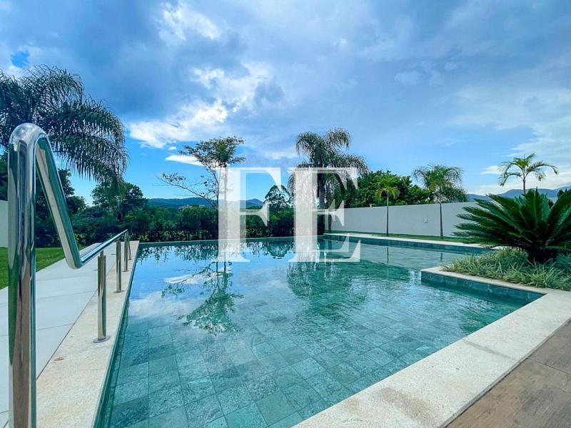 CASA A VENDA NO CONDOMINIO DO GOLF A POUCOS MINUTOS DE BALNEÁRIO CAMBORIÚ COM 4 SUÍTES FINAMENTE MOBILIADA E DECORADA E PISCINA — foto 11