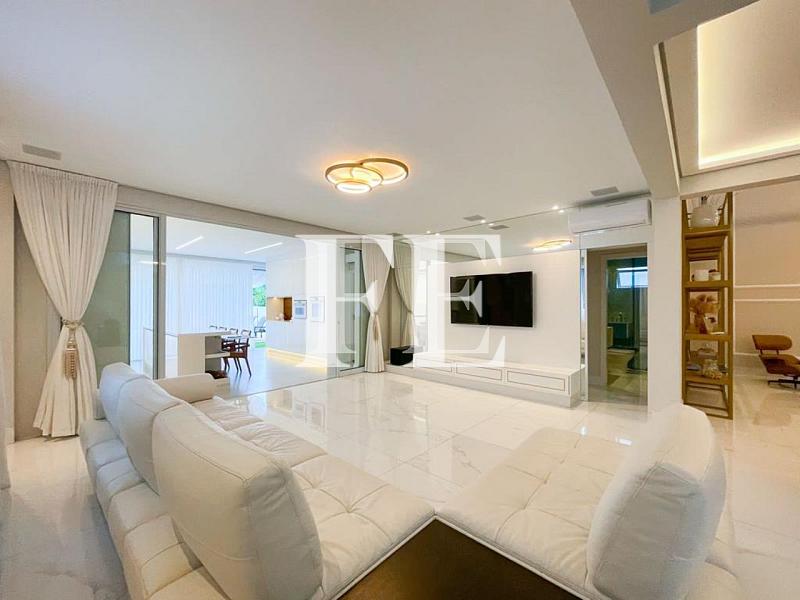 CASA A VENDA NO CONDOMINIO DO GOLF A POUCOS MINUTOS DE BALNEÁRIO CAMBORIÚ COM 4 SUÍTES FINAMENTE MOBILIADA E DECORADA E PISCINA — foto 17