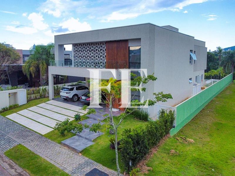 CASA A VENDA NO CONDOMINIO DO GOLF A POUCOS MINUTOS DE BALNEÁRIO CAMBORIÚ COM 4 SUÍTES FINAMENTE MOBILIADA E DECORADA E PISCINA — foto 5