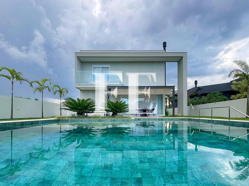 CASA A VENDA NO CONDOMINIO DO GOLF A POUCOS MINUTOS DE BALNEÁRIO CAMBORIÚ COM 4 SUÍTES FINAMENTE MOBILIADA E DECORADA E PISCINA — foto 9