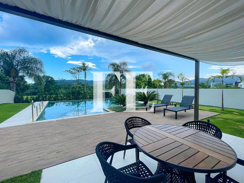 CASA A VENDA NO CONDOMINIO DO GOLF A POUCOS MINUTOS DE BALNEÁRIO CAMBORIÚ COM 4 SUÍTES FINAMENTE MOBILIADA E DECORADA E PISCINA — foto 7