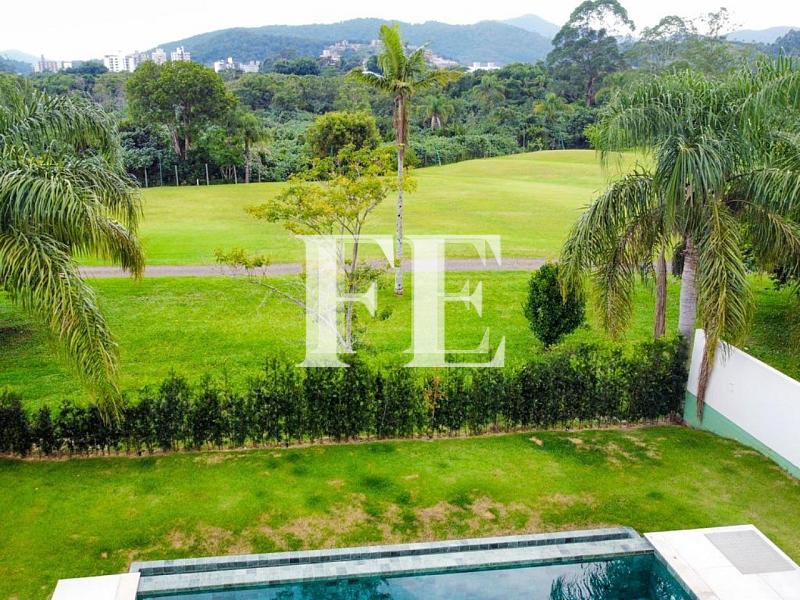 CASA A VENDA NO CONDOMINIO DO GOLF A POUCOS MINUTOS DE BALNEÁRIO CAMBORIÚ COM 4 SUÍTES FINAMENTE MOBILIADA E DECORADA E PISCINA — foto 8