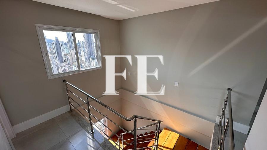 COBERTURA DUPLEX A VENDA SEMI MOBILIADA EM BALNEÁRIO CAMBORIÚ BEM CENTRAL EM REGIÃO EXCELENTE COM LINDA VISTA DO MAR — foto 5