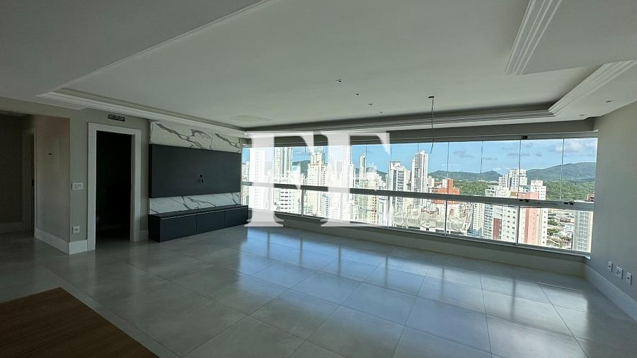 COBERTURA DUPLEX A VENDA SEMI MOBILIADA EM BALNEÁRIO CAMBORIÚ BEM CENTRAL EM REGIÃO EXCELENTE COM LINDA VISTA DO MAR — foto 2
