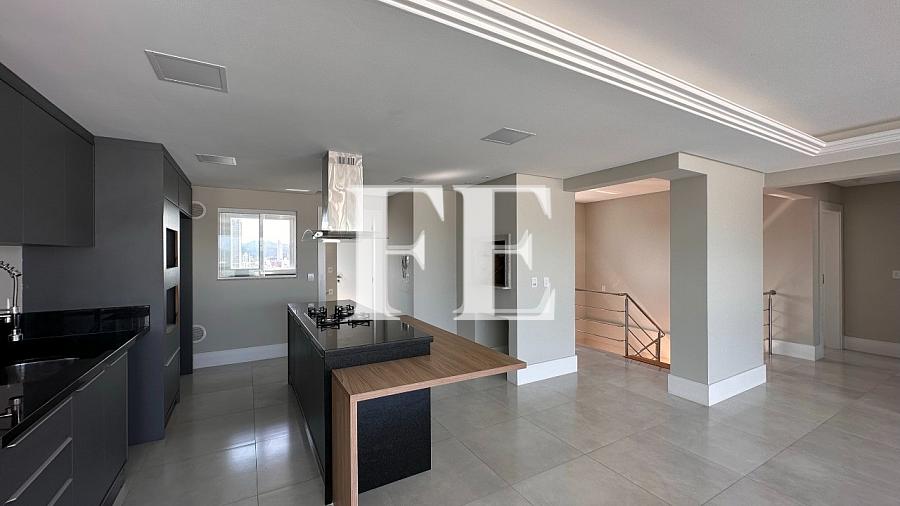 COBERTURA DUPLEX A VENDA SEMI MOBILIADA EM BALNEÁRIO CAMBORIÚ BEM CENTRAL EM REGIÃO EXCELENTE COM LINDA VISTA DO MAR — foto 3