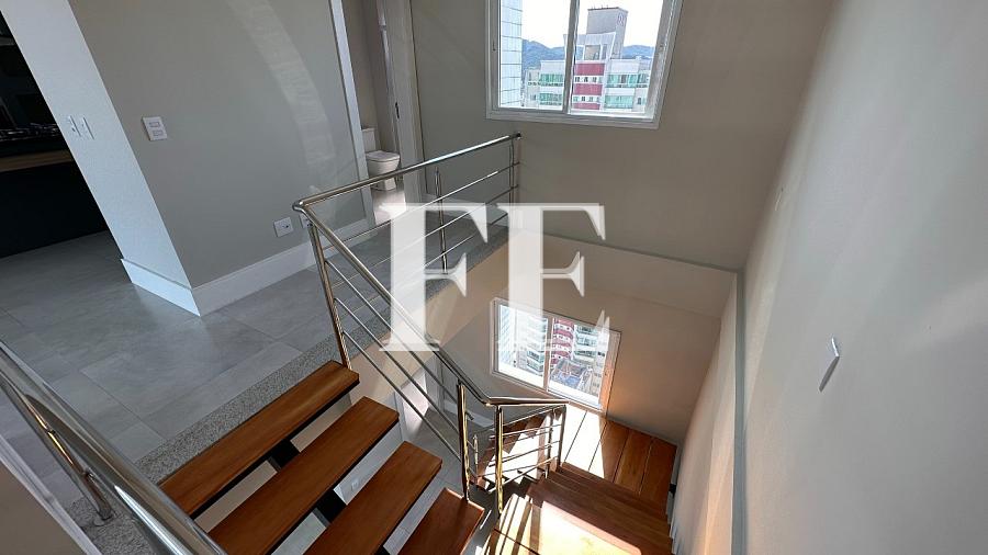 COBERTURA DUPLEX A VENDA SEMI MOBILIADA EM BALNEÁRIO CAMBORIÚ BEM CENTRAL EM REGIÃO EXCELENTE COM LINDA VISTA DO MAR — foto 7