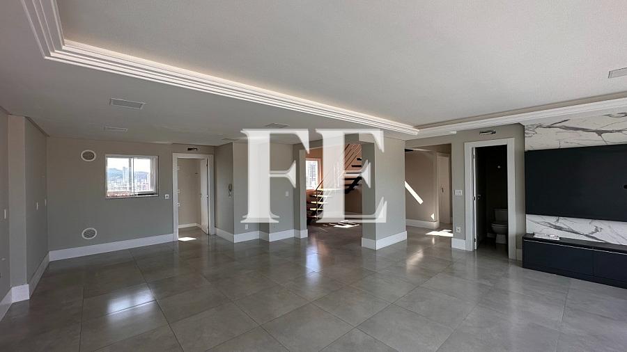 COBERTURA DUPLEX A VENDA SEMI MOBILIADA EM BALNEÁRIO CAMBORIÚ BEM CENTRAL EM REGIÃO EXCELENTE COM LINDA VISTA DO MAR — foto 21