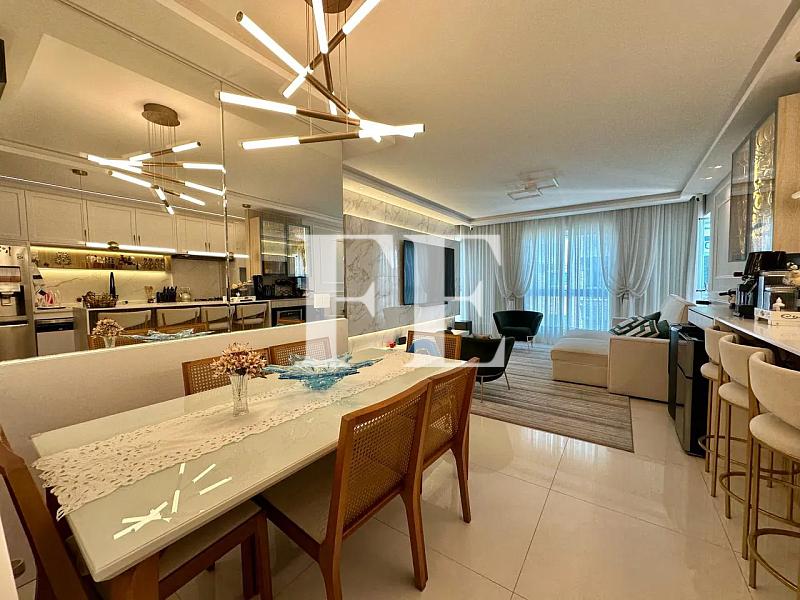 APARTAMENTO MOBILIADO E DECORADO COM 3 SUÍTES E 2 VAGAS DE GARAGEM COM ÓTIMA LOCALIZAÇÃO - PREDIO NOVO COM LAZER COMPLETO EM BALNEÁRIO CAMBORIÚ — foto 5