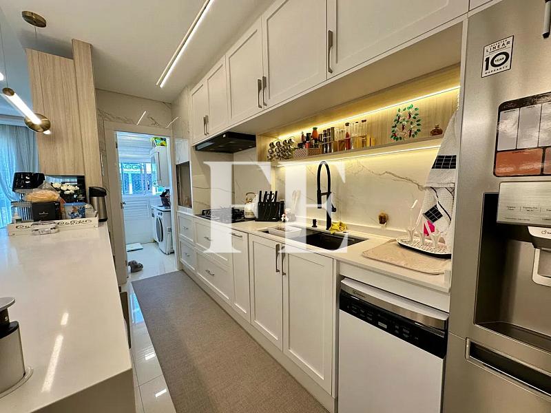 APARTAMENTO MOBILIADO E DECORADO COM 3 SUÍTES E 2 VAGAS DE GARAGEM COM ÓTIMA LOCALIZAÇÃO - PREDIO NOVO COM LAZER COMPLETO EM BALNEÁRIO CAMBORIÚ — foto 7