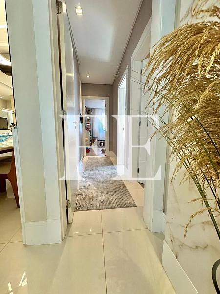 APARTAMENTO MOBILIADO E DECORADO COM 3 SUÍTES E 2 VAGAS DE GARAGEM COM ÓTIMA LOCALIZAÇÃO - PREDIO NOVO COM LAZER COMPLETO EM BALNEÁRIO CAMBORIÚ — foto 12