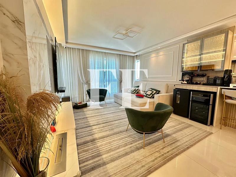 APARTAMENTO MOBILIADO E DECORADO COM 3 SUÍTES E 2 VAGAS DE GARAGEM COM ÓTIMA LOCALIZAÇÃO - PREDIO NOVO COM LAZER COMPLETO EM BALNEÁRIO CAMBORIÚ — foto 2