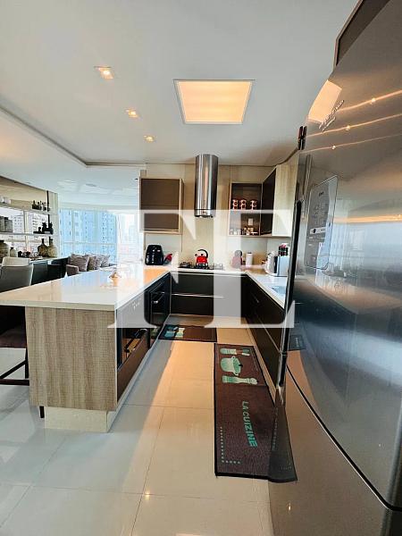 APARTAMENTO  A VENDA NO ED. ELEGANCE TOWER EM BALNEÁRIO CAMBORIÚ FINAMENTE MOBILIADO E DECORADO PRONTO PRA MORAR PROXIMO A PRAIA OPORTUNIDADE PARCELAM — foto 2