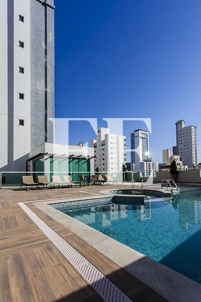 APARTAMENTO  A VENDA NO ED. TORRE ESMERALDA EM BALNEÁRIO CAMBORIÚ FINAMENTE MOBILIADO E DECORADO — foto 4