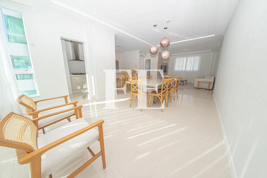 APARTAMENTO  A VENDA NO ED. TORRE ESMERALDA EM BALNEÁRIO CAMBORIÚ FINAMENTE MOBILIADO E DECORADO — foto 10