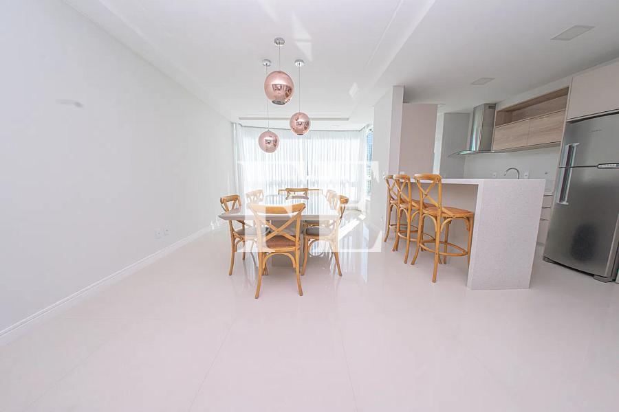 APARTAMENTO  A VENDA NO ED. TORRE ESMERALDA EM BALNEÁRIO CAMBORIÚ FINAMENTE MOBILIADO E DECORADO — foto 11