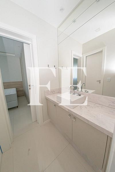 APARTAMENTO  A VENDA NO ED. TORRE ESMERALDA EM BALNEÁRIO CAMBORIÚ FINAMENTE MOBILIADO E DECORADO — foto 14