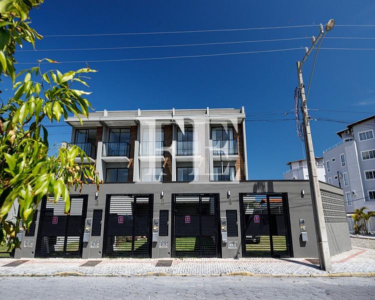 CASA TRIPLEX PROXIMA A PRAIA DE CANTO GRANDE EM BOMBINHAS - PRONTA PRA MORAR FINAMENTE MOBILIADA COM PISCINA EXCELENTE PRA TEMPORADA DE VERÃO — foto 2