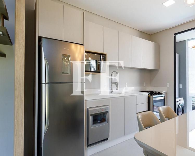 CASA TRIPLEX DE ESQUINA COM TERRENO E PISCINA PROXIMO A PRAIA DE CANTO GRANDE EM BOMBINHAS — foto 2